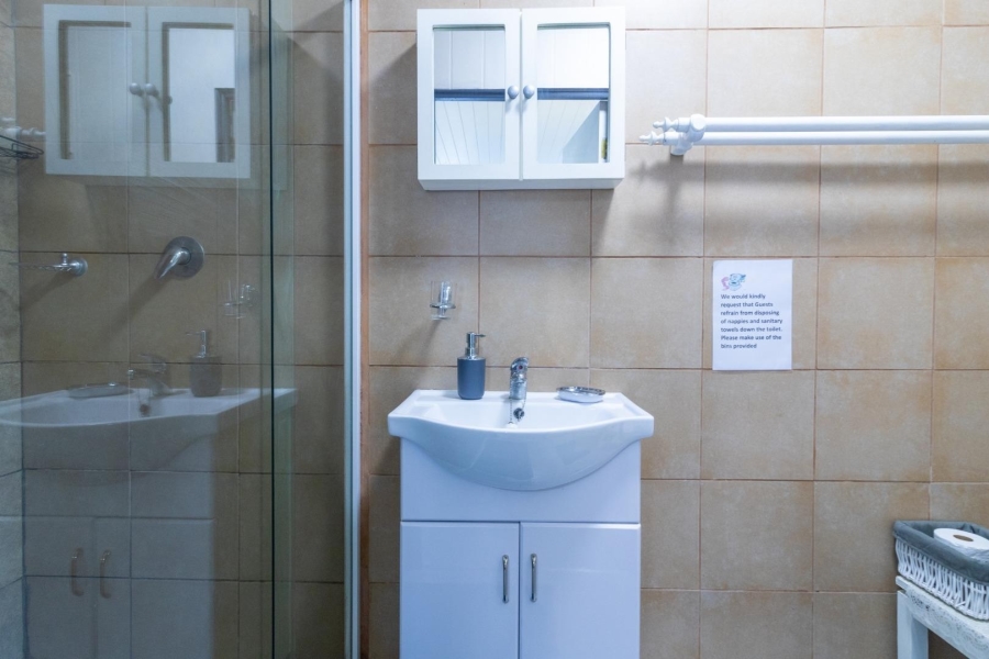 5 Bedroom Property for Sale in De Kelders Western Cape